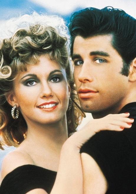 E sul maxi schermo di piazza Roma ecco l’eterno Grease