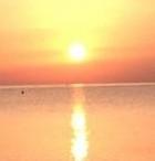 Tramonto e alba di preghiera nella spiaggia di Pittulongu