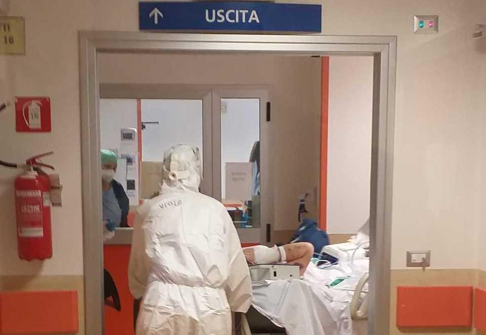Non solo Covid, l’ospedale di Livorno non ha più posti letto 