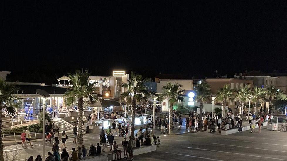 A Cecina investigatori in incognito dentro la movida per mettere un freno al caos in zona mare