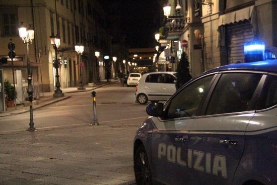 Entrano di notte nella casa di un imprenditore: arrestati durante la fuga