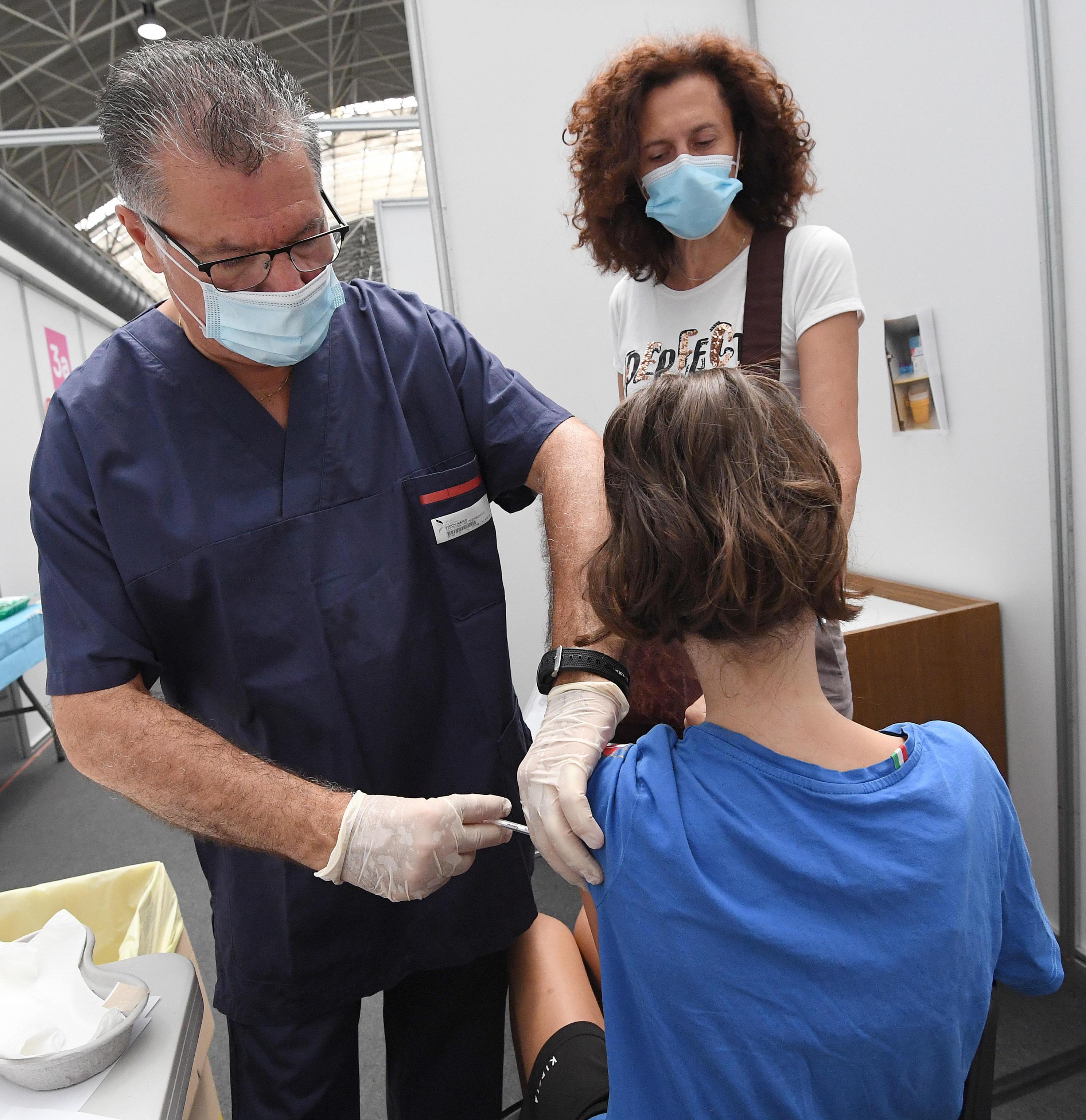 Olbia, calo delle vaccinazioni Covid tra i minori: appello della Assl 