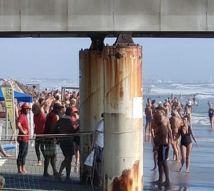 Sei surfiste salvate dal mare grosso nelle acque di Tonfano