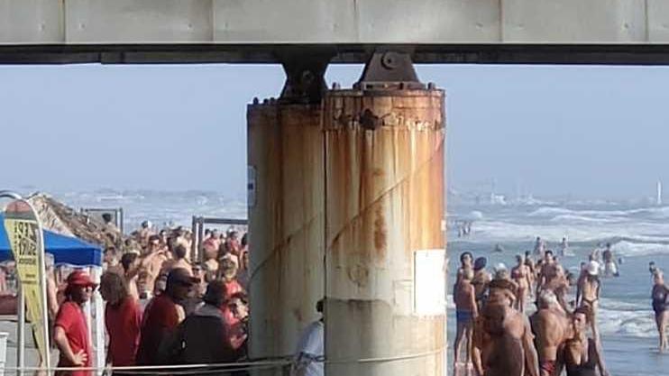 Sei surfiste salvate dal mare grosso nelle acque di Tonfano