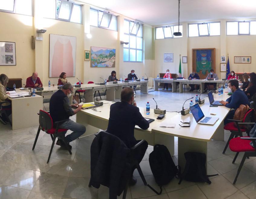 La maggioranza perde i pezzi: se ne va anche Vanessa Bertonelli 