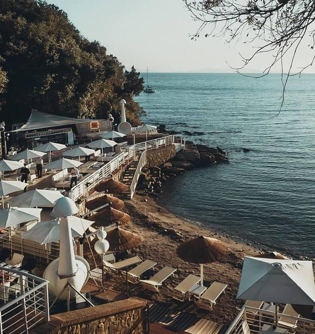 I clienti ballano, il Cala Felice club chiuso per 5 giorni