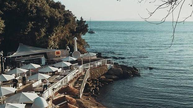 I clienti ballano, il Cala Felice club chiuso per 5 giorni