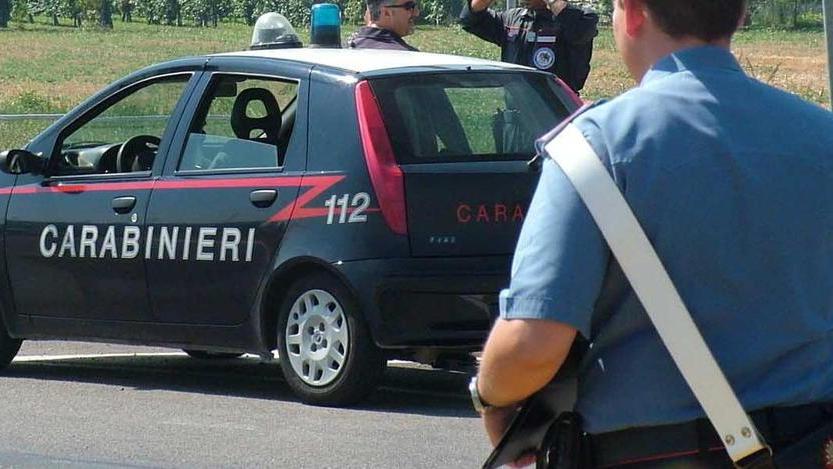 Si mette alla guida quasi in coma etilico e rischia lo schianto