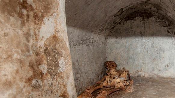 Uomo mummificato e anche la certezza che a Pompei si recitava in greco