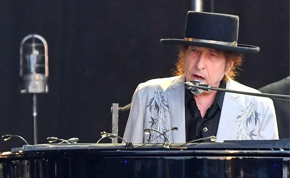 Una donna accusa Bob Dylan «Abusi sessuali a 12 anni» Il premio Nobel: è tutto falso 