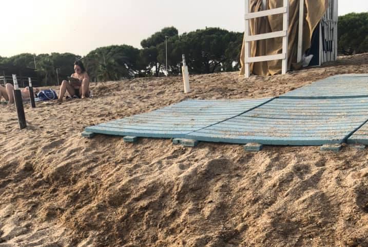 Passerelle in spiaggia simili a trampolini «Rimedieremo subito»