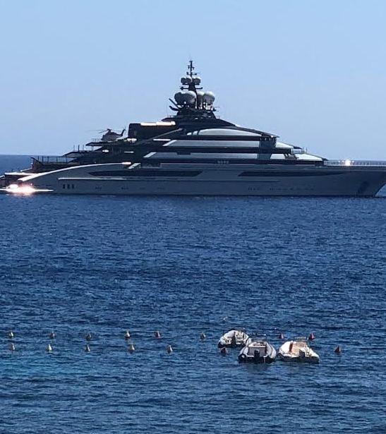 Megayacht a Cala Gonone in rada “Nord” e “Athena” 