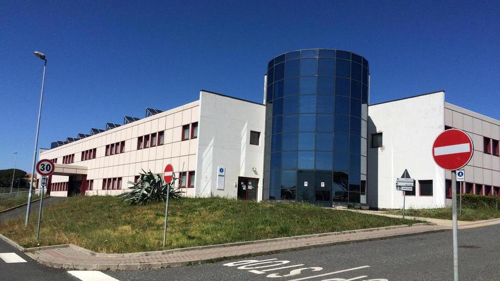 Una foto scattata all’esterno dell’ospedale di Cecina