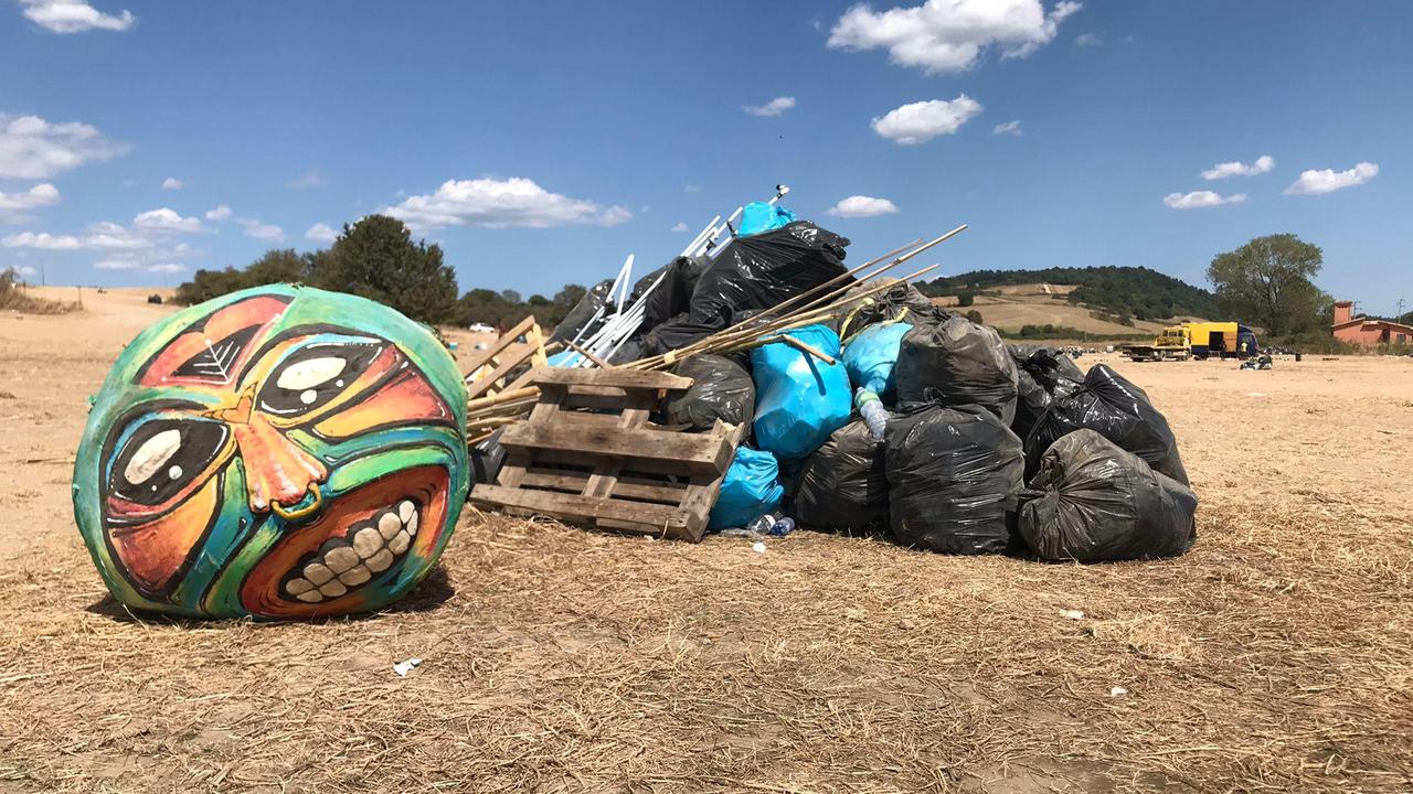Il rave party è finito, i partecipanti lasciano l'area: tremila identificati - i video
