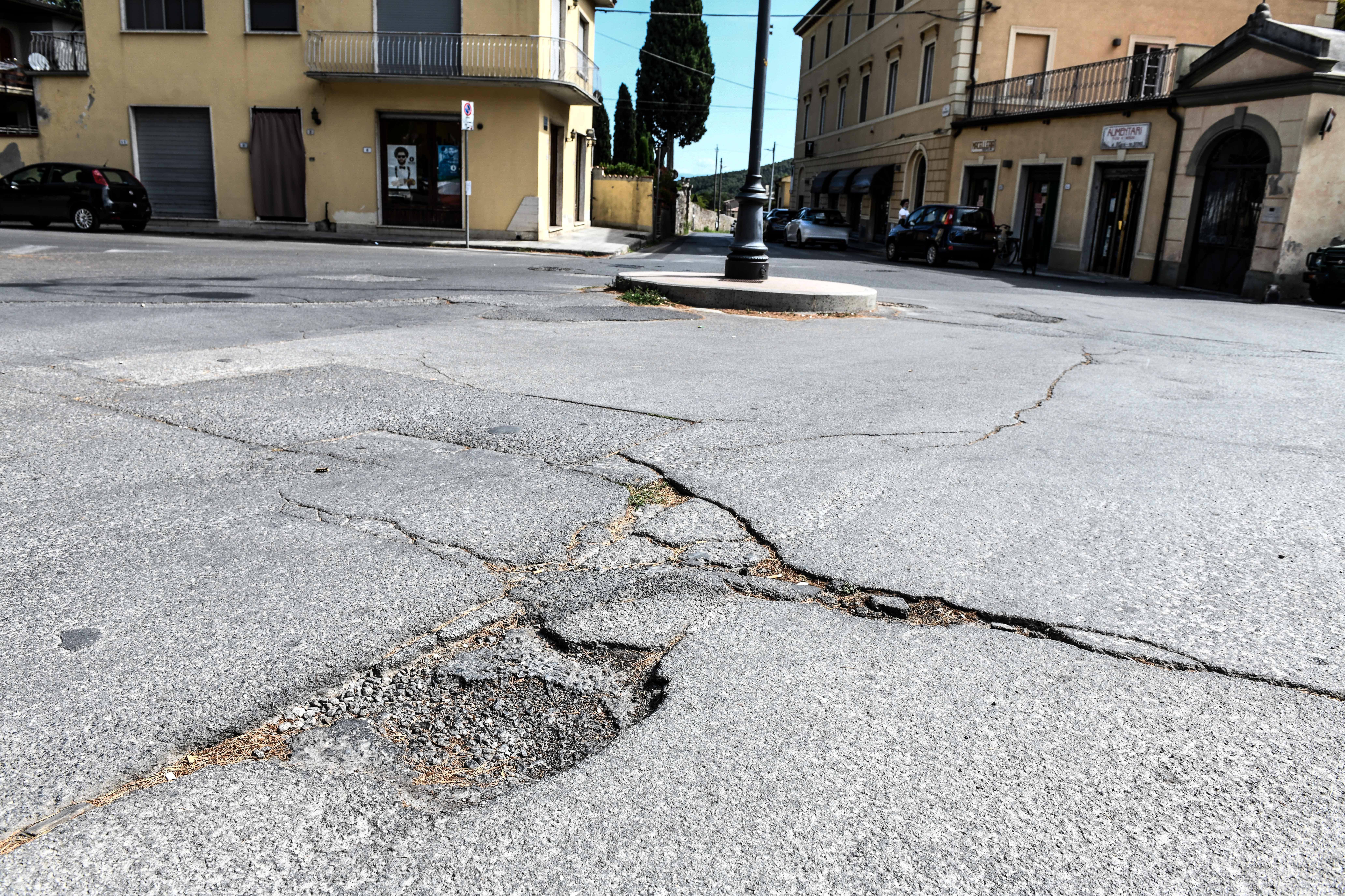 «Stop alla sosta selvaggia e a strade piene di buche» 