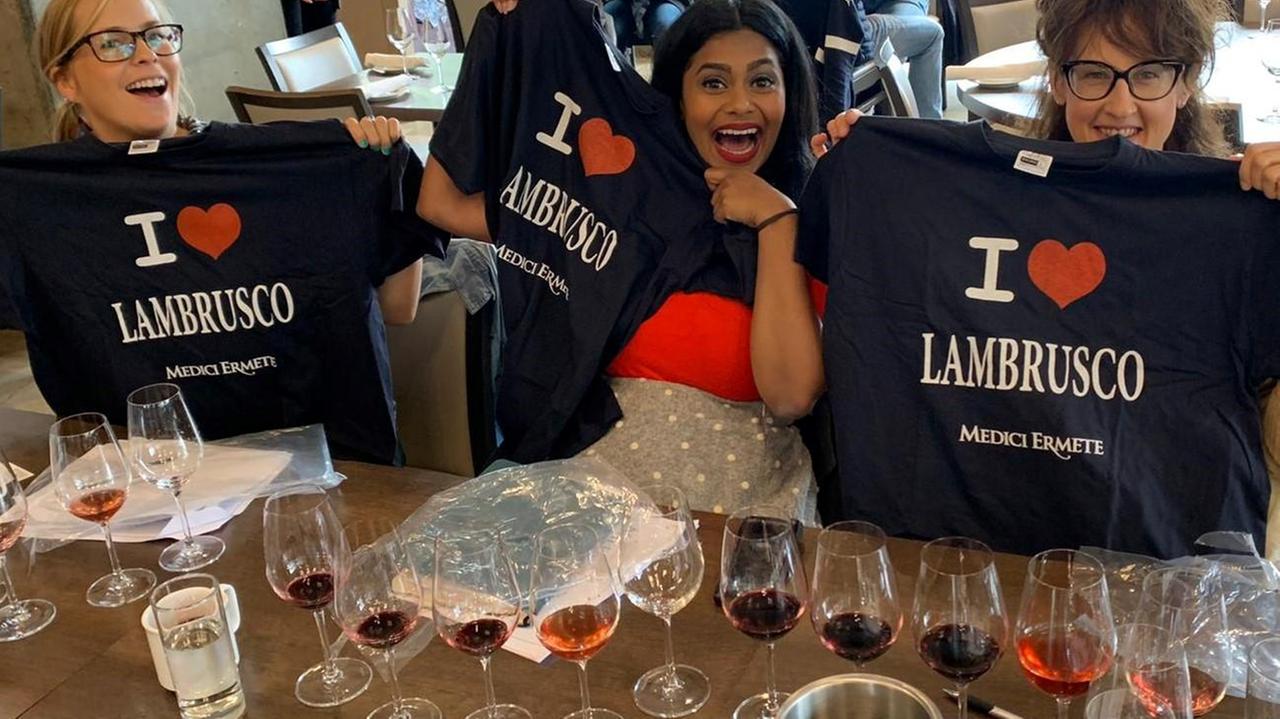 Due sommelier canadesi a una degustazione di Lambrusco nel 2019 a Reggio