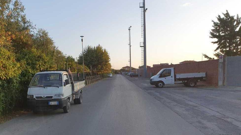 Spara a salve dal terrazzo per allontanare i ladri di gasolio