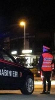 Dopo l’incidente si scaglia contro i carabinieri 