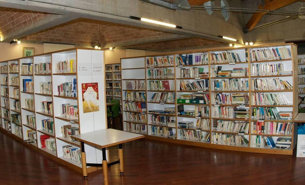 Fino a otto libri in regalo alla biblioteca comunale