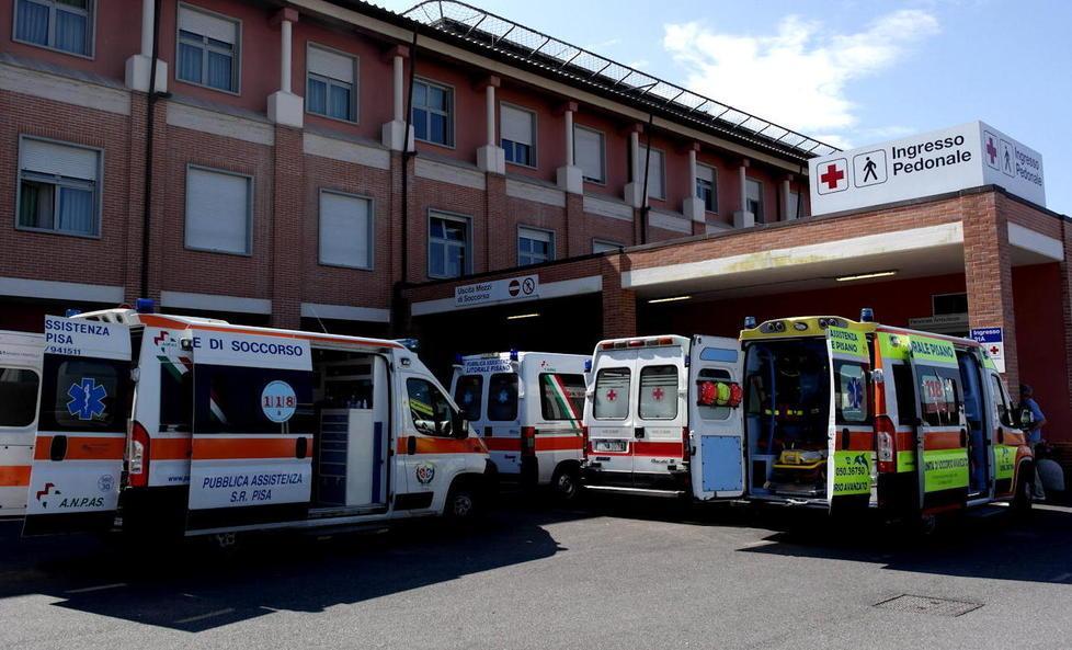 Letti d’ospedale come sudari ancora proteste per il gran caldo