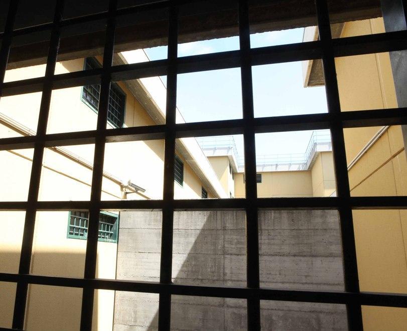 Accusato di aver ucciso la moglie 14 anni fa viene arrestato in un albergo di Reggio 