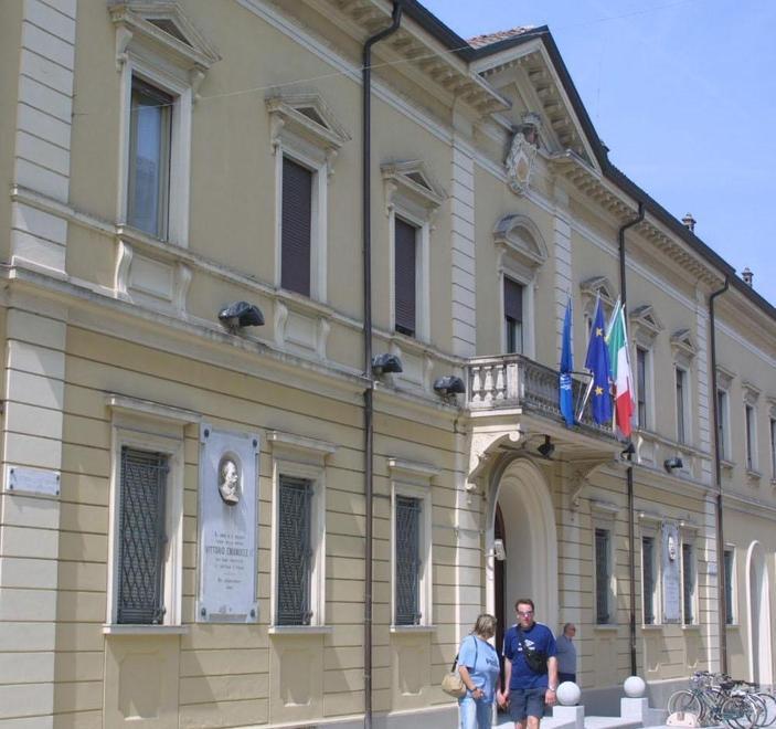 Colonnine per le auto elettriche Il Comune cerca installatori 