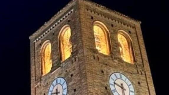 La torre campanaria della chiesa gode di nuova illuminazione