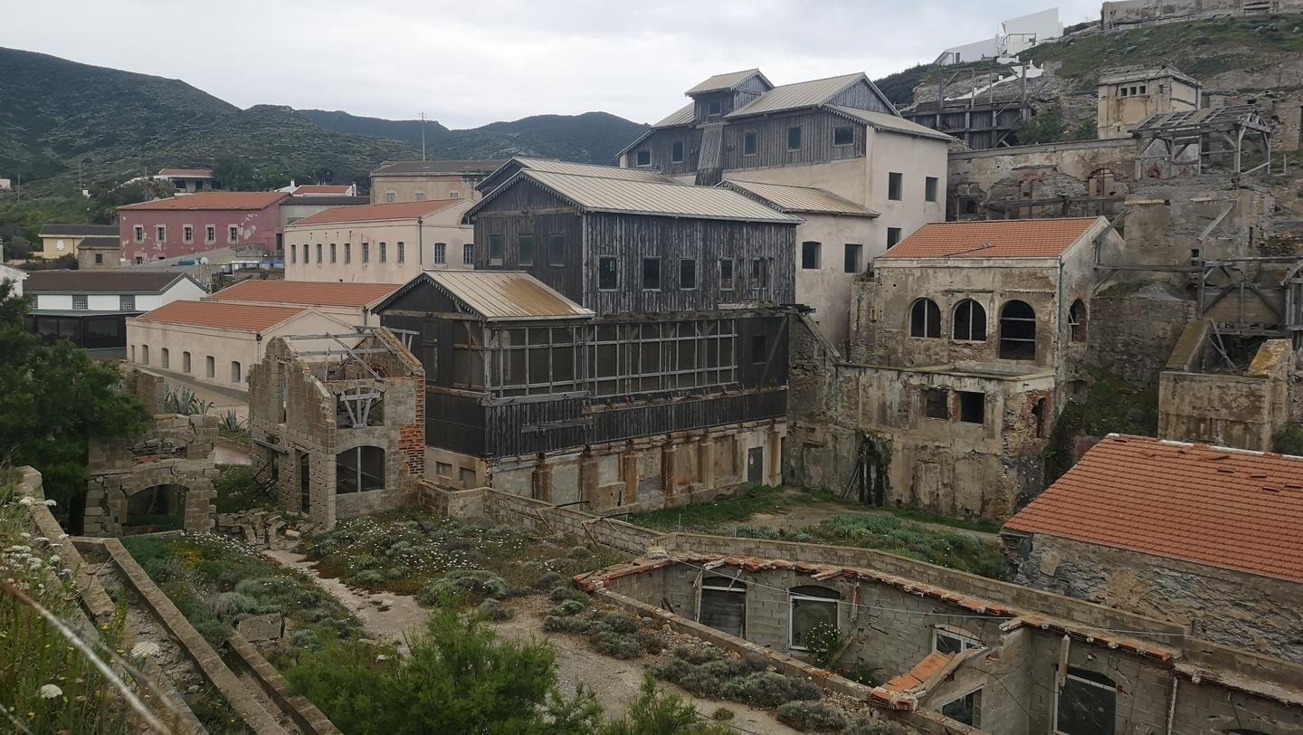 Il borgo semi abbandonato dell'Argentiera in attesa del vero rilancio 