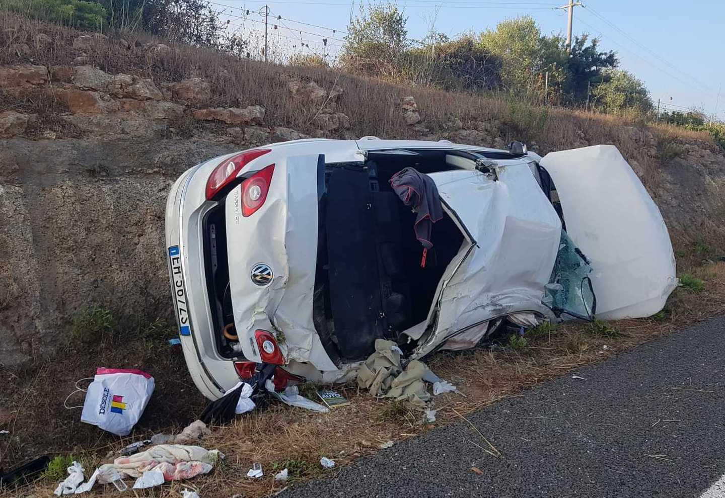 L'auto si ribalta sulla Sassari-Alghero, grave una 23enne 