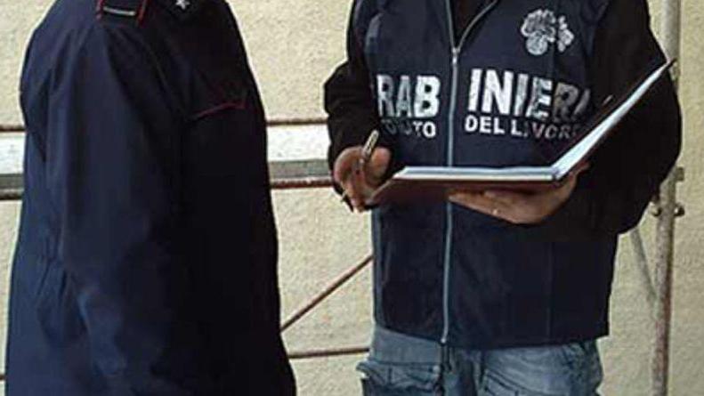 In un bar due dipendenti su quattro lavoravano in nero, attività sospesa e maxi multa