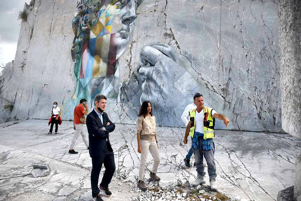 Il sindaco Francesco De Pasquale, la console americana Gupta Ragini con Anselmo Ricci in visita a Gioia