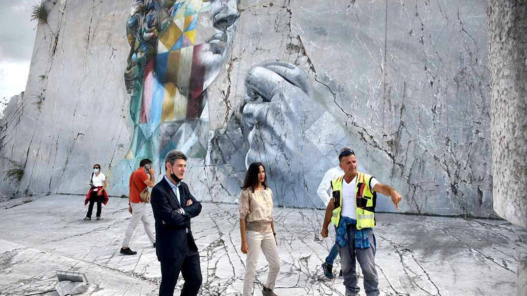 Il sindaco Francesco De Pasquale, la console americana Gupta Ragini con Anselmo Ricci in visita a Gioia