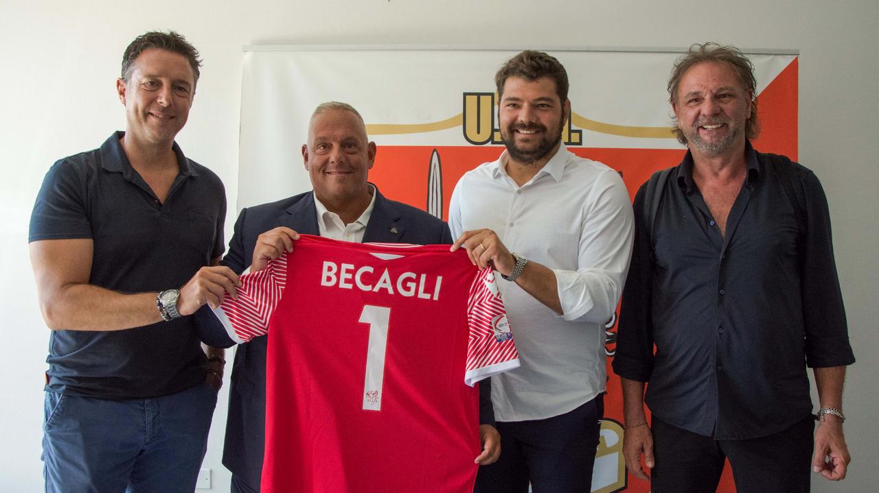 Da sinistra: l'assessore Fabrizio Rossi, il sindaco Antonfrancesco Vivarelli Colonna, lo sponsor Tommaso Becagli e il presidente del Grosseto, Mario Ceri