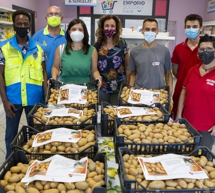 Da una coop 170 chili di patate in dono all’Emporio Solidale