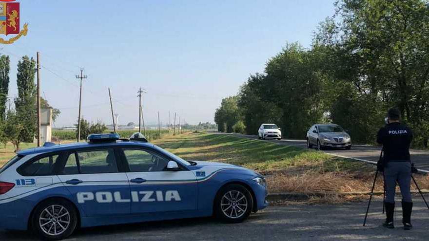 In fuga senza patente di guida sull’auto priva di assicurazione