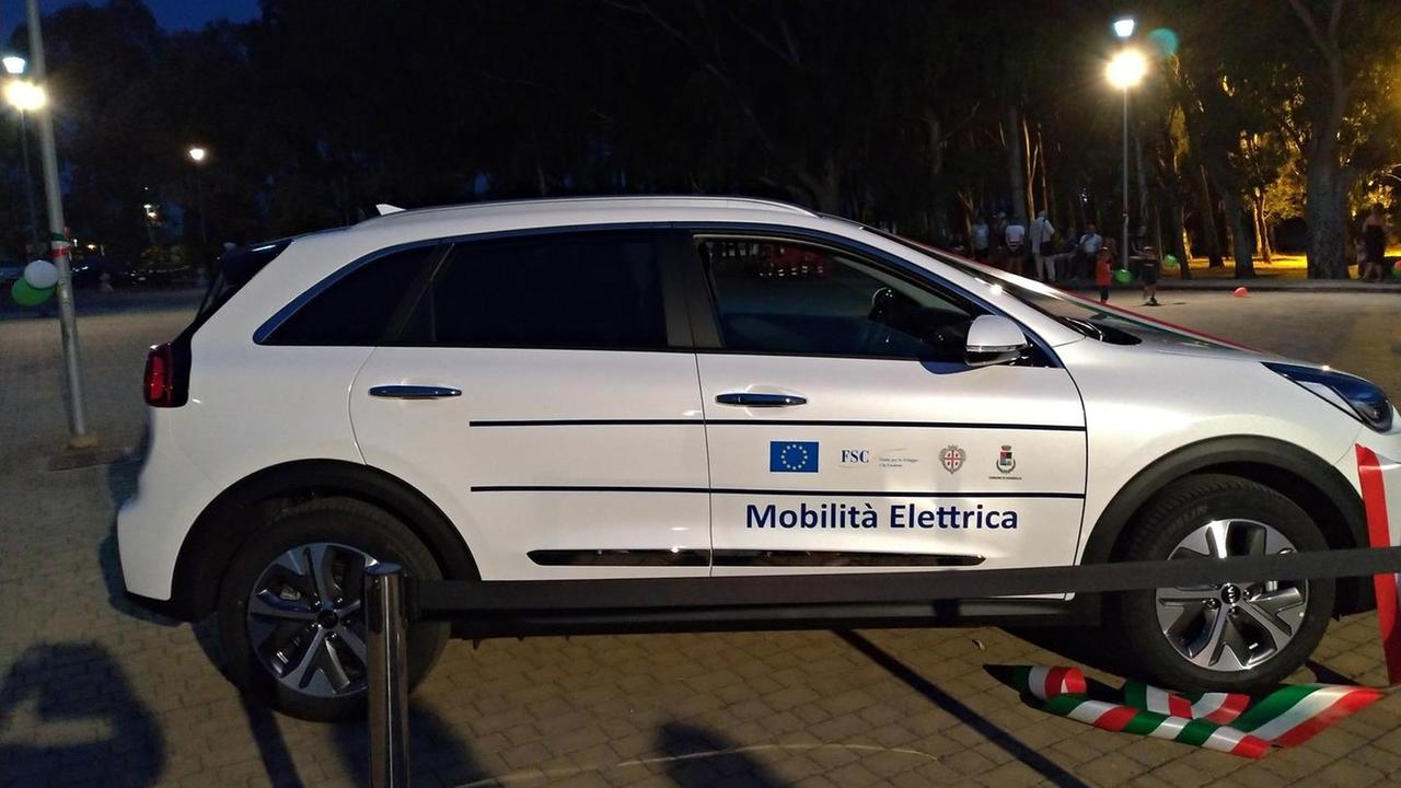 Battesimo d’oro per l’auto elettrica