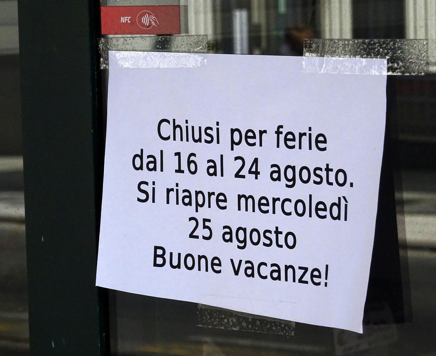 Ferragosto a serrande abbassate 