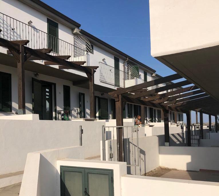 Giovani, asintomatici e turisti: nell'isola Covid hotel verso il pienone 