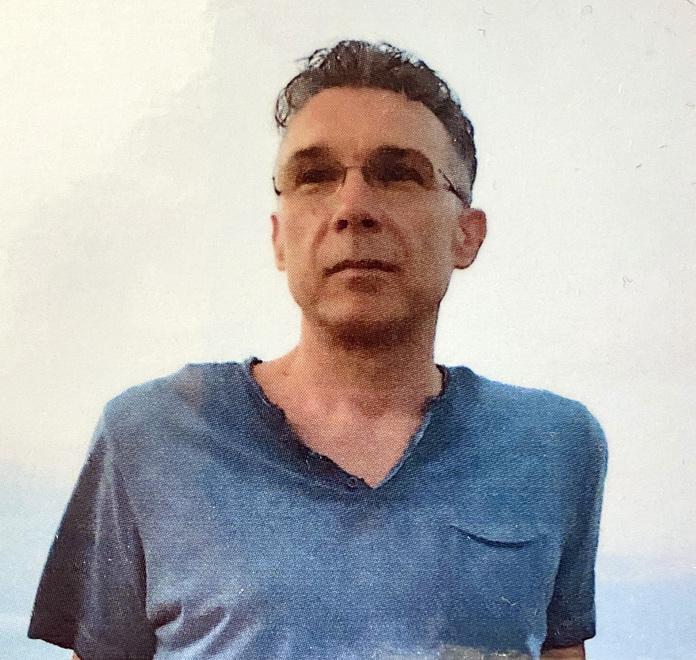 Il funerale dell'operaio: «Caro Stefano, ora proteggici dall’alto» 