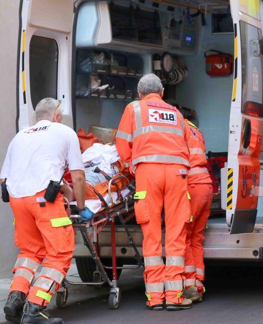 Salvato bambino di due anni, stava annegando in piscina 