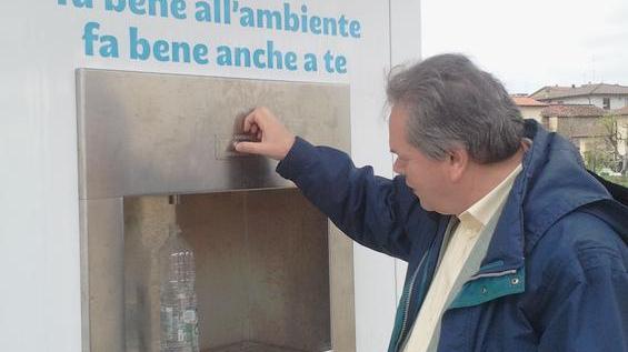 Al fontanello si “serve” anche il sindaco