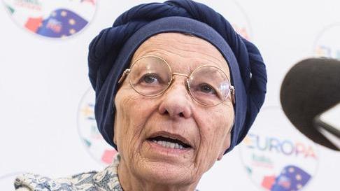 Referendum eutanasia Raccolta firme con Emma Bonino