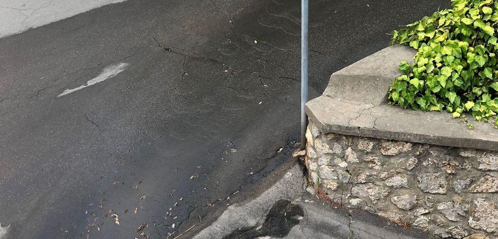 Perdita di acqua lungo via San Paolo Riparazioni dal 24