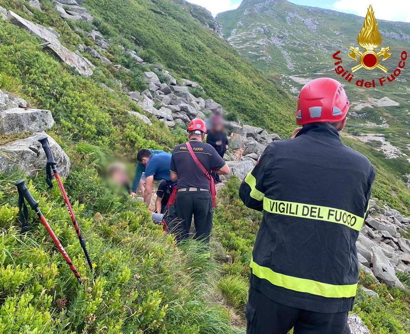 Donna soccorsa dai vigili del fuoco
