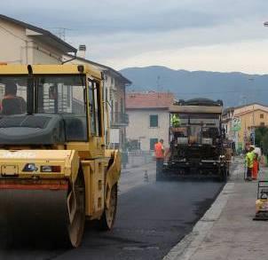 Manutenzione d’agosto Si rifanno strade e giardini