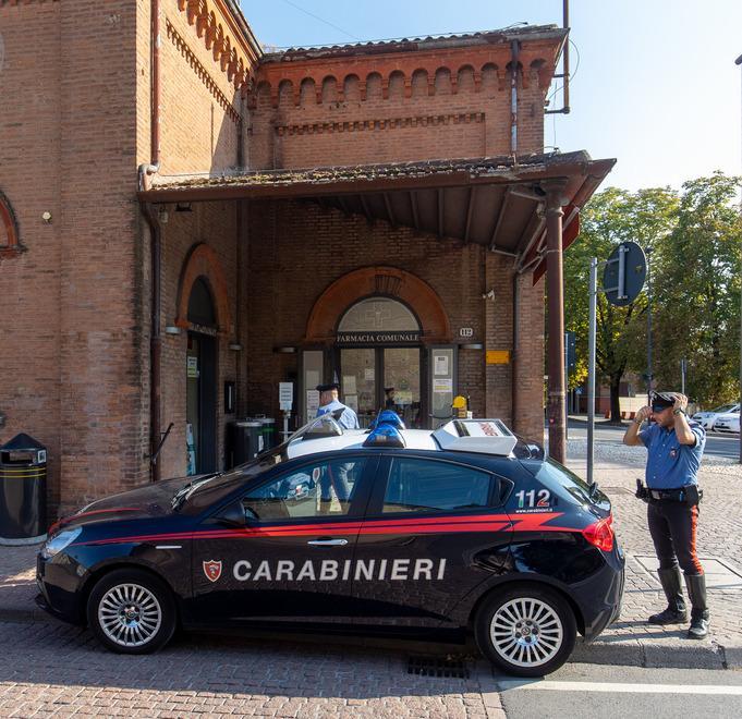 Rapina la farmacia con un coltello da cucina 