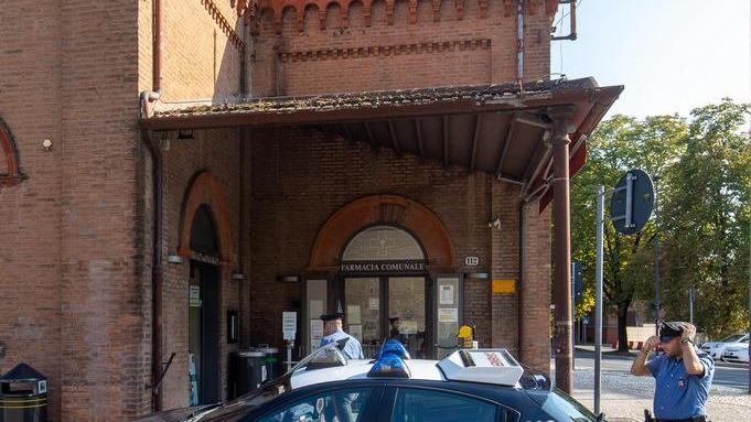 Rapina la farmacia con un coltello da cucina