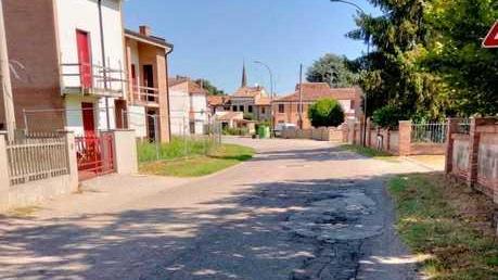 Via Fiorini, i residenti: «Finora solo promesse sui lavori che servono»