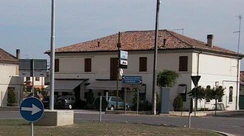 Quintali di granoturco persi sulla rotatoria Sanzionato camionista