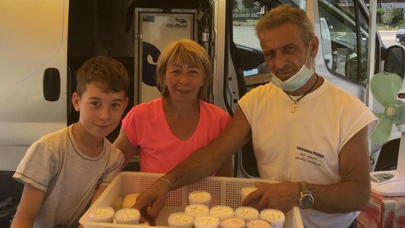 Il Mercato contadino resiste a Covid e meteo «Non ci lamentiamo»